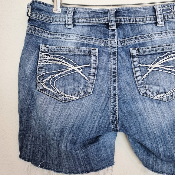 Silver Suki cutoff denim shorts with stretch - Picture 5 of 10